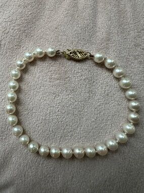 Vintage Classic Pearl Bracelet with 14k gold clasp - real cultured pearls